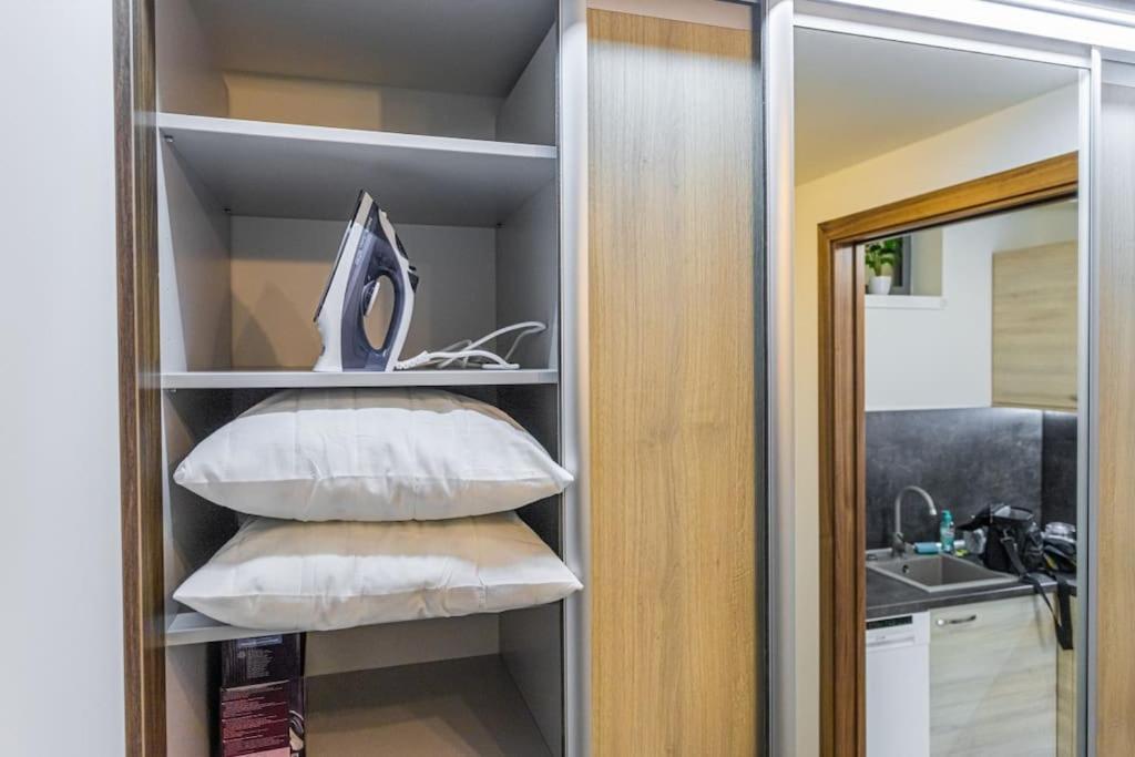 Flat With Bathtub & Balcony, Only 12min Centrum, 200mb Wifi Apartmán *